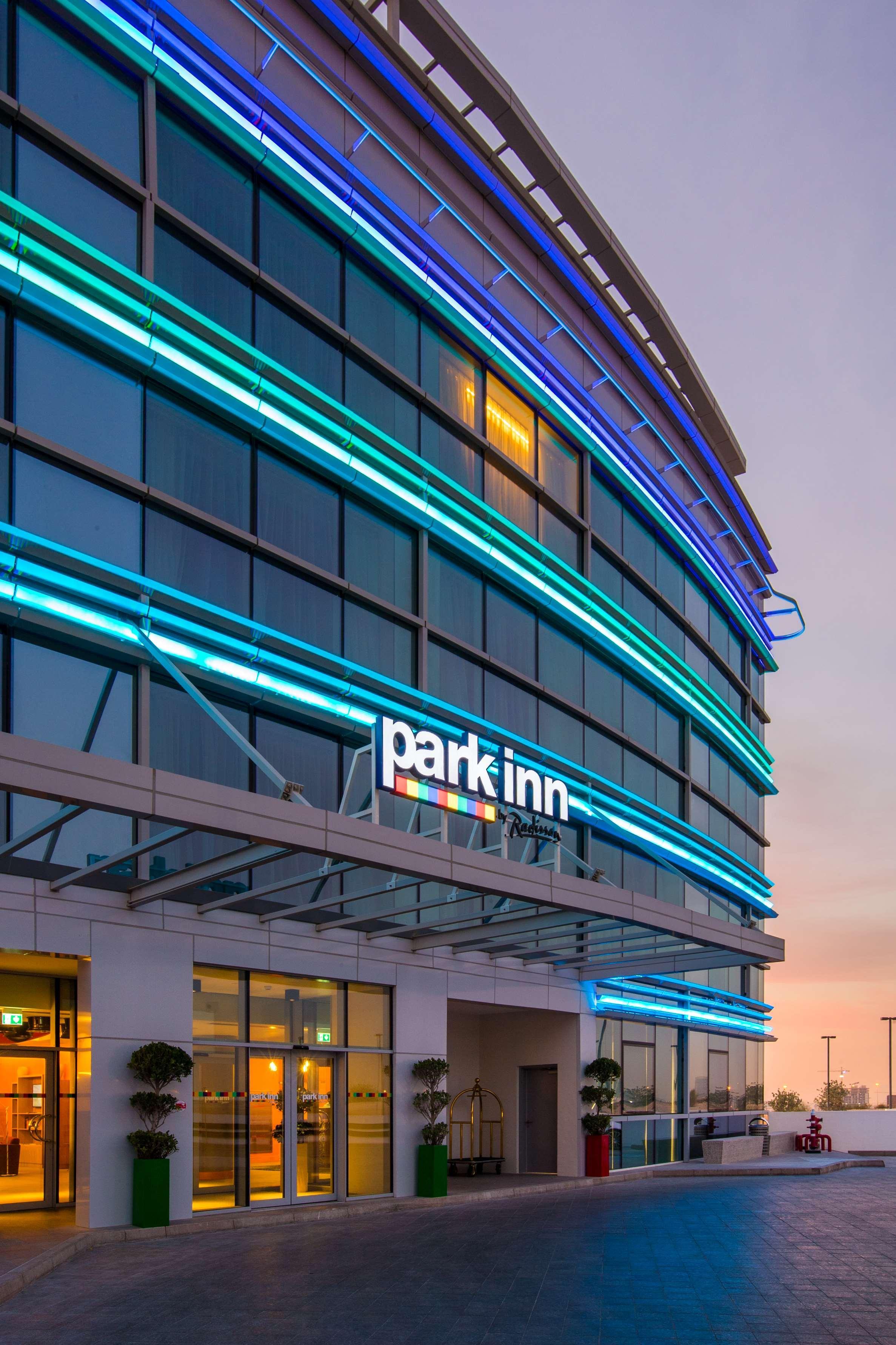 Park Inn By Radisson Dubai Motor City Екстериор снимка