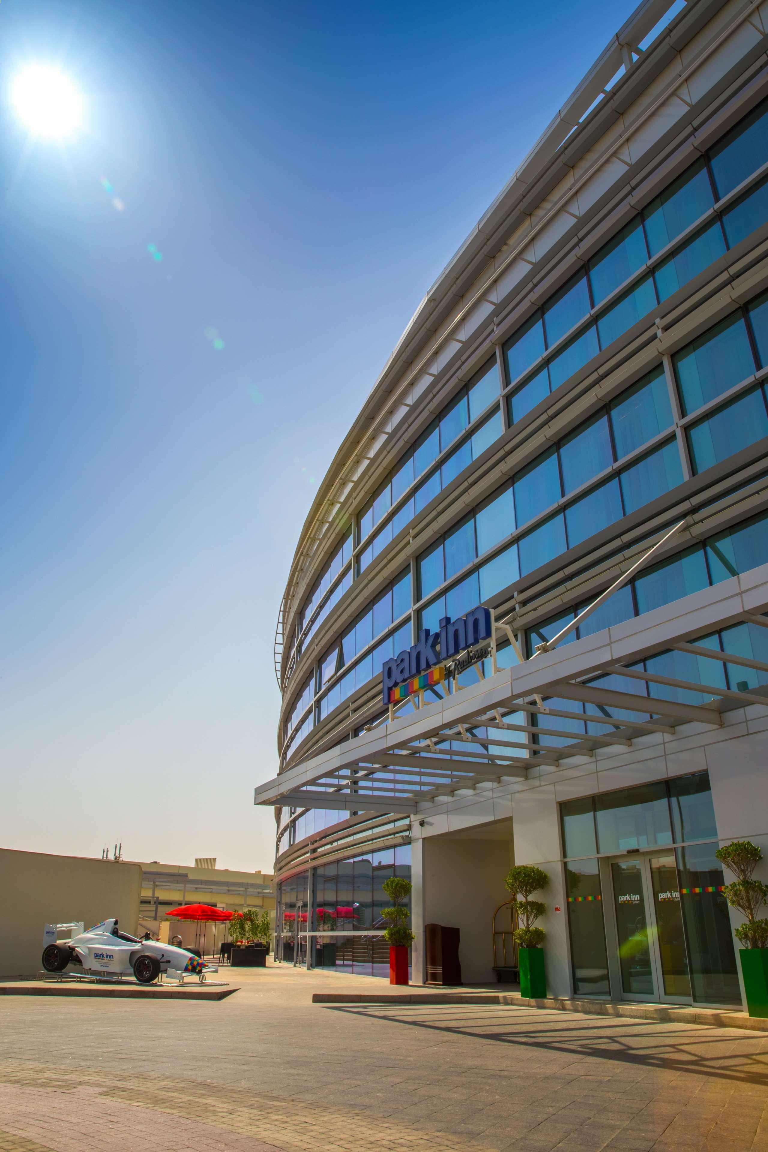 Park Inn By Radisson Dubai Motor City Екстериор снимка